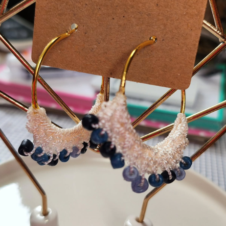 Hoop earrings: Blue beads